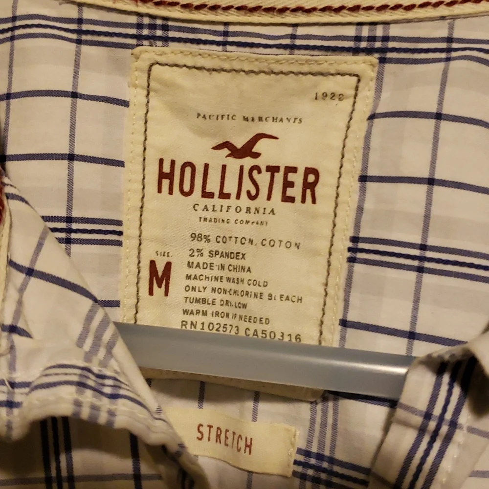Hollister like new. Absolutely gorgeous Button down, collar shirt - Picture 2 of 9